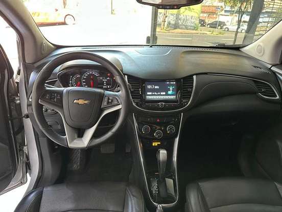 CHEVROLET-TRACKER-2017