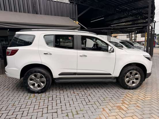 CHEVROLET-TRAILBLAZER-2023