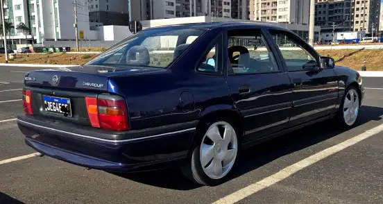 CHEVROLET-VECTRA-2.0 MPFI CD 8V GASOLINA 4P MANUAL CHEVROLET-VECTRA-1995