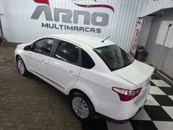 FIAT-GRAND SIENA-1.6 MPI ESSENCE 16V FLEX 4P MANUAL FIAT-GRAND SIENA-2014