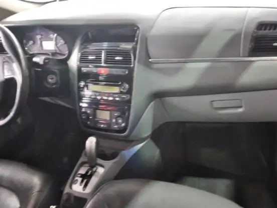 FIAT-LINEA-1.8 ABSOLUTE 16V FLEX 4P AUTOMATIZADO FIAT-LINEA-2010