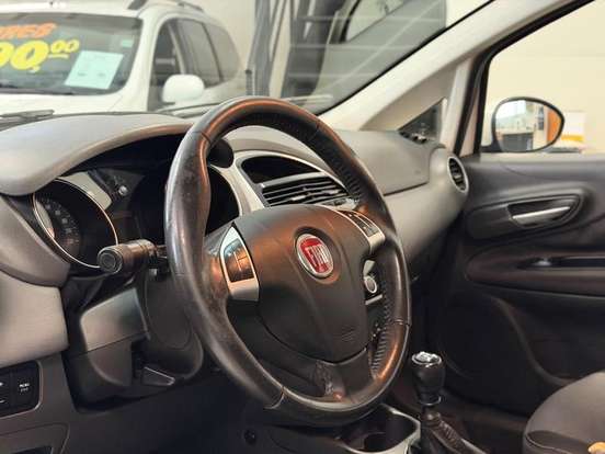 FIAT-PUNTO-2015
