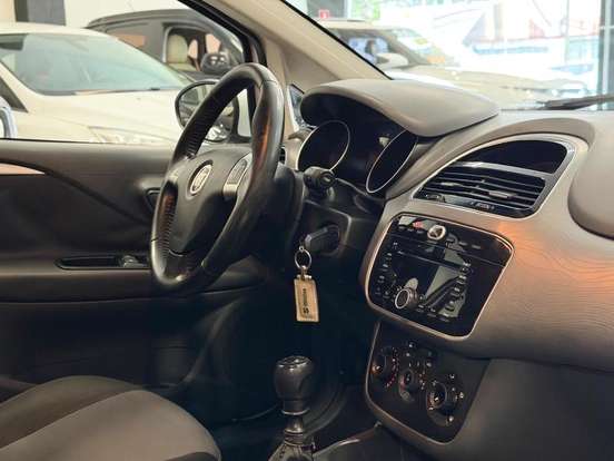 FIAT-PUNTO-2015