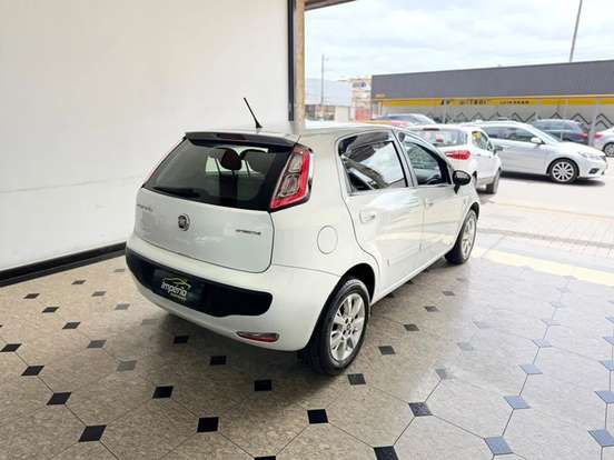 FIAT-PUNTO-2015