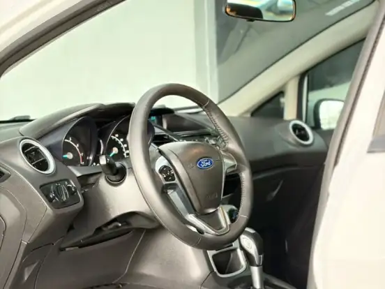 FORD-FIESTA-1.6 SE HATCH 16V FLEX 4P POWERSHIFT FORD-FIESTA-2013