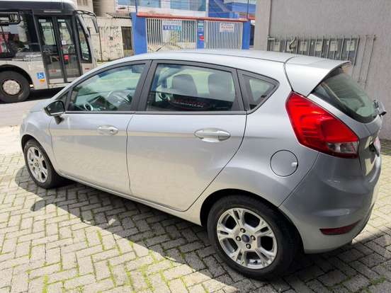 FORD-FIESTA-2014