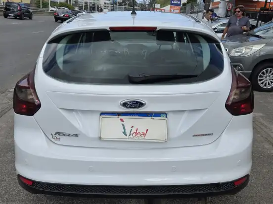 FORD-FOCUS-1.6 SE 16V FLEX 4P POWERSHIFT FORD-FOCUS-2014