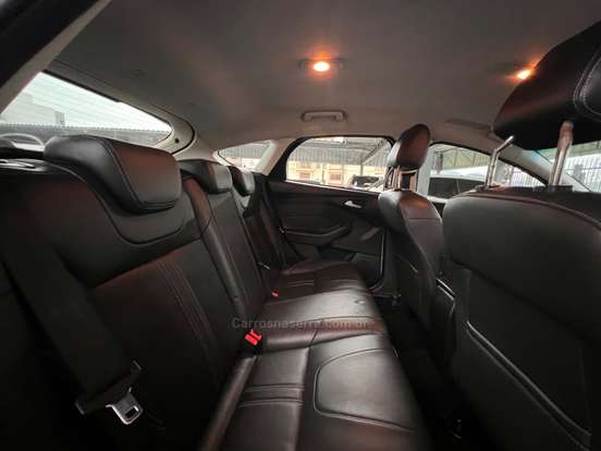FORD-FOCUS-2014