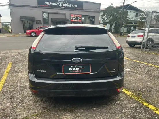 FORD-FOCUS-2011