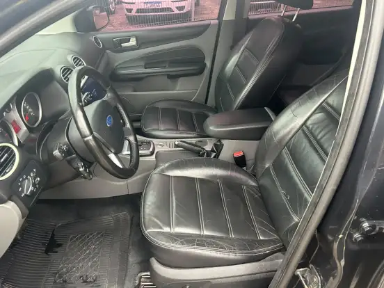 FORD-FOCUS-2011