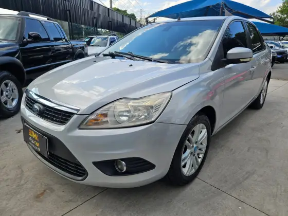 FORD FOCUS 2.0 GLX SEDAN 16V FLEX 4P MANUAL