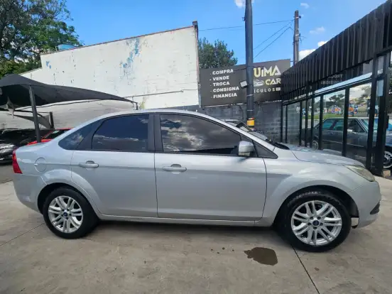 FORD-FOCUS-2012