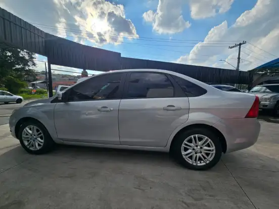 FORD-FOCUS-2012