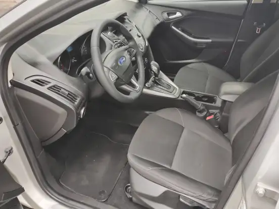 FORD-FOCUS-2.0 SE SEDAN 16V FLEX 4P POWERSHIFT FORD-FOCUS-2015