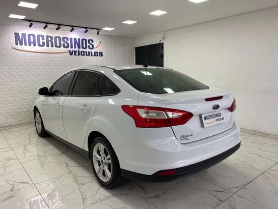 FORD-FOCUS-2.0 SE PLUS SEDAN 16V FLEX 4P AUTOMÁTICO FORD-FOCUS-2015