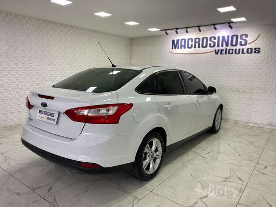 FORD-FOCUS-2.0 SE PLUS SEDAN 16V FLEX 4P AUTOMÁTICO FORD-FOCUS-2015