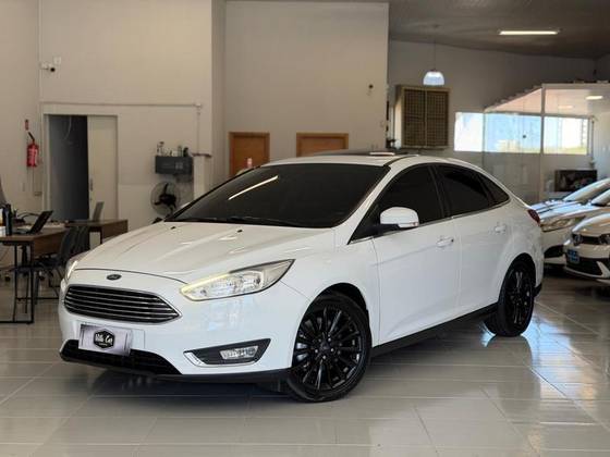 FORD FOCUS 2.0 TITANIUM PLUS FASTBACK 16V FLEX 4P POWERSHIFT