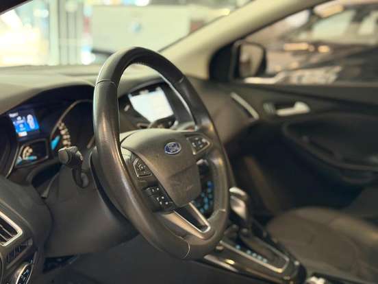 FORD-FOCUS-2.0 TITANIUM PLUS FASTBACK 16V FLEX 4P POWERSHIFT FORD-FOCUS-2016