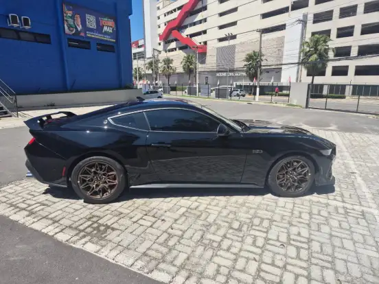 FORD-MUSTANG-2025