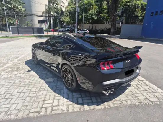 FORD-MUSTANG-2025