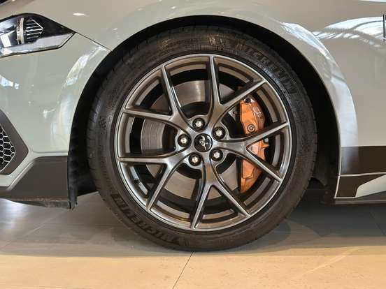 FORD-MUSTANG-2021