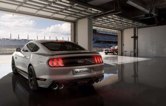 FORD-MUSTANG-2022