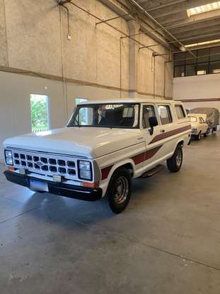 FORD-F-1000-1982