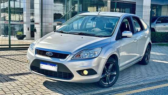 FORD-FOCUS-2012