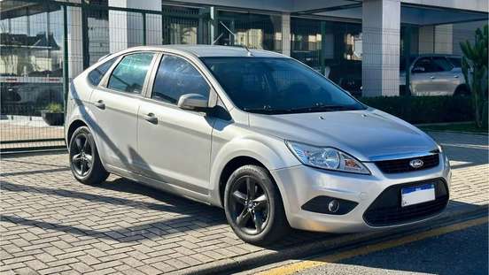 FORD-FOCUS-2012