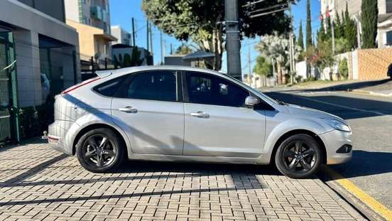 FORD-FOCUS-2012