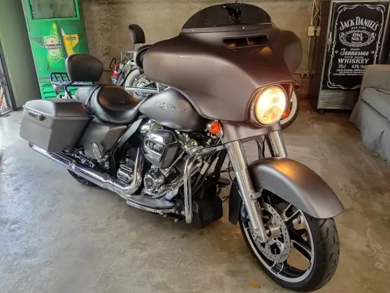 HARLEY-DAVIDSON STREET GLIDE SPECIAL 