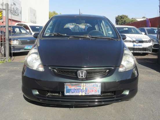 HONDA-FIT-2005
