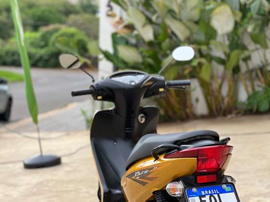 HONDA-BIZ 125 EX-2011