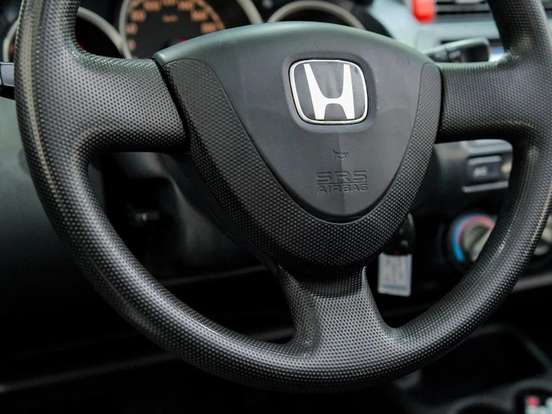 HONDA-FIT-2005