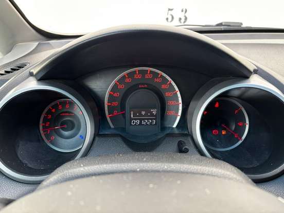 HONDA-FIT-2010