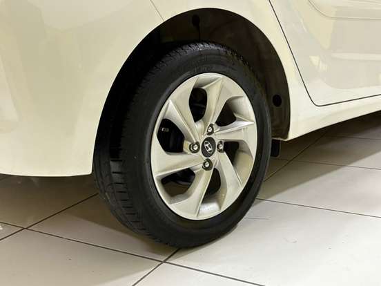 HYUNDAI-HB20-1.6 COMFORT STYLE 16V FLEX 4P AUTOMÁTICO HYUNDAI-HB20-2015