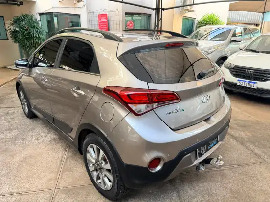 HYUNDAI-HB20X-1.6 16V PREMIUM FLEX 4P AUTOMÁTICO HYUNDAI-HB20X-2017