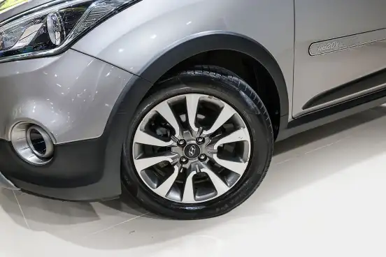 HYUNDAI-HB20X-2017