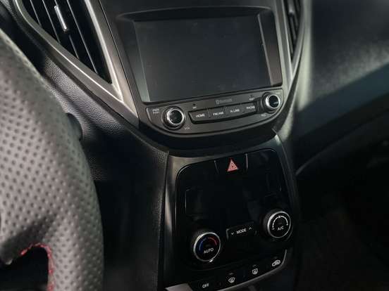HYUNDAI-HB20X-1.6 16V PREMIUM FLEX 4P AUTOMÁTICO HYUNDAI-HB20X-2016