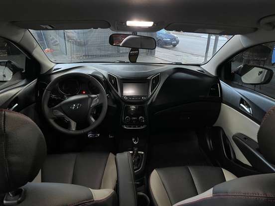 HYUNDAI-HB20X-1.6 16V PREMIUM FLEX 4P AUTOMÁTICO HYUNDAI-HB20X-2016