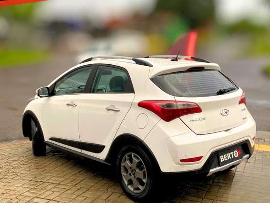 HYUNDAI-HB20X-1.6 16V PREMIUM FLEX 4P AUTOMÁTICO HYUNDAI-HB20X-2015
