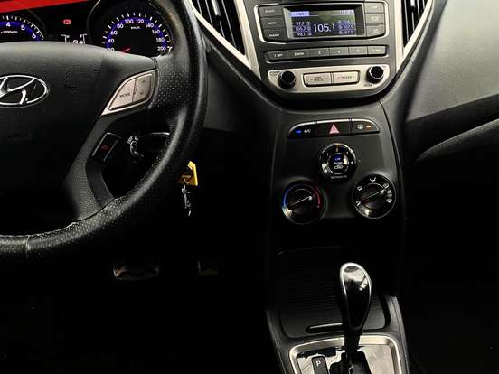 HYUNDAI-HB20X-1.6 16V PREMIUM FLEX 4P AUTOMÁTICO HYUNDAI-HB20X-2015
