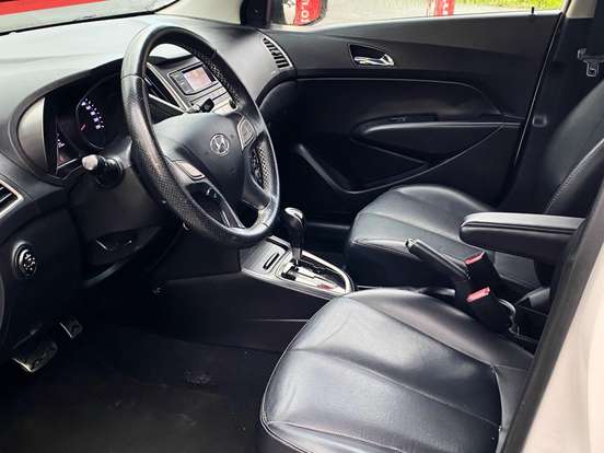 HYUNDAI-HB20X-1.6 16V PREMIUM FLEX 4P AUTOMÁTICO HYUNDAI-HB20X-2015