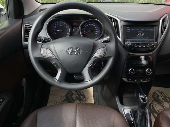 HYUNDAI-HB20X-1.6 16V PREMIUM FLEX 4P AUTOMÁTICO HYUNDAI-HB20X-2016