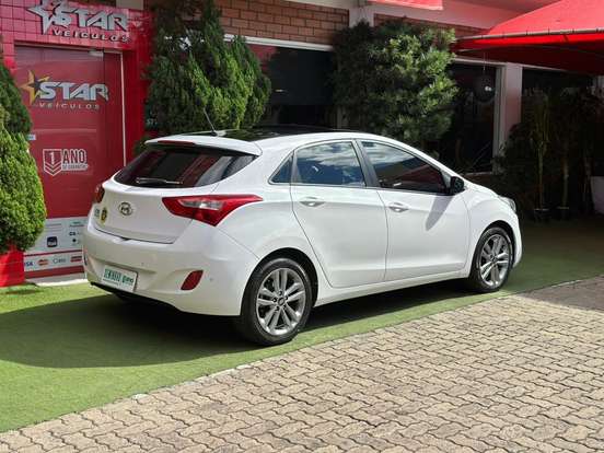 HYUNDAI-I30-1.8 MPI 16V GASOLINA 4P AUTOMATICO HYUNDAI-I30-2015
