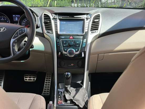 HYUNDAI-I30-1.8 MPI 16V GASOLINA 4P AUTOMATICO HYUNDAI-I30-2015