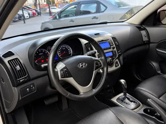 HYUNDAI-I30-2.0 MPFI GLS 16V GASOLINA 4P AUTOMÁTICO HYUNDAI-I30-2011