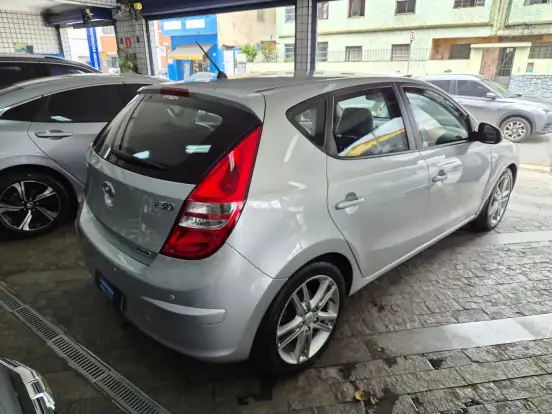 HYUNDAI-I30-2.0 MPFI GLS 16V GASOLINA 4P AUTOMÁTICO HYUNDAI-I30-2011