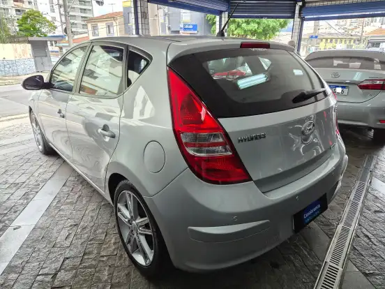 HYUNDAI-I30-2.0 MPFI GLS 16V GASOLINA 4P AUTOMÁTICO HYUNDAI-I30-2011