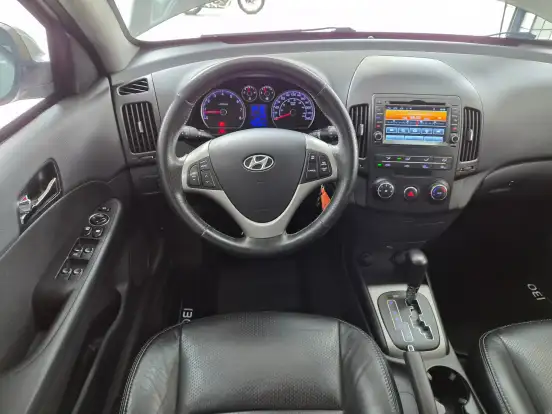 HYUNDAI-I30-2.0 MPFI GLS 16V GASOLINA 4P AUTOMÁTICO HYUNDAI-I30-2011